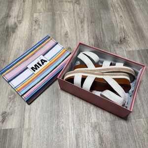 MIA‎ journeys kids size 4 sandals